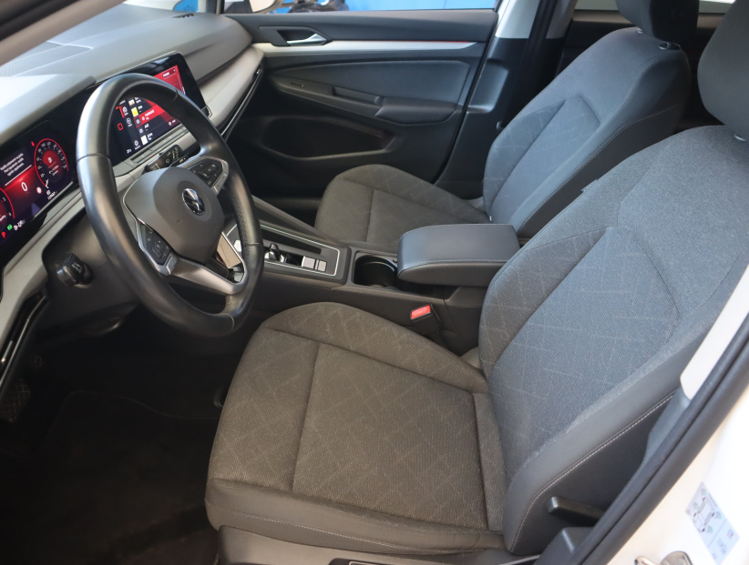 Volkswagen Golf, 2023