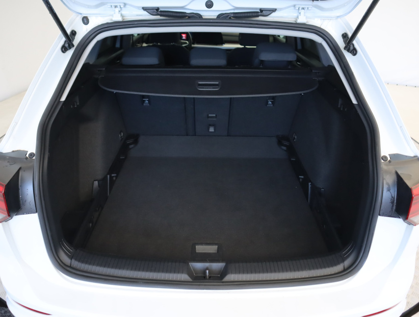 Volkswagen Golf, 2023