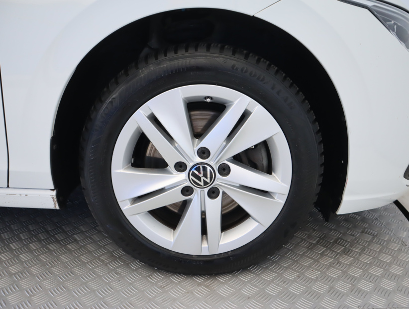 Volkswagen Golf, 2023
