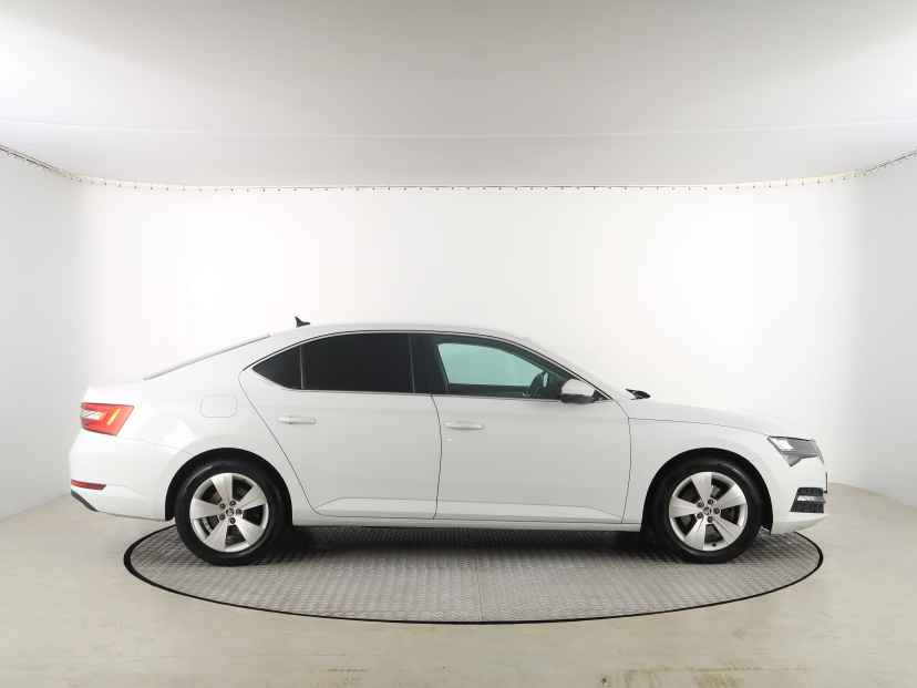 Škoda Superb, 2022 – foto 10
