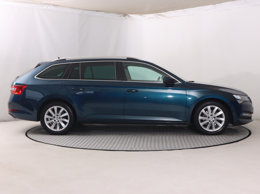 Škoda Superb, 2022 – foto 10