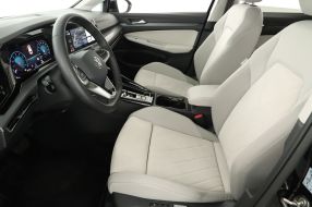 Volkswagen Golf - 2023