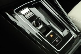 Volkswagen Golf - 2024