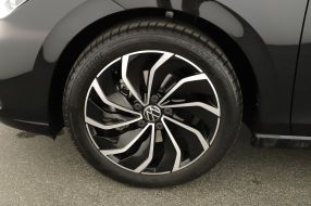 Volkswagen Golf - 2024
