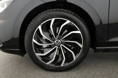 Volkswagen Golf - 2024