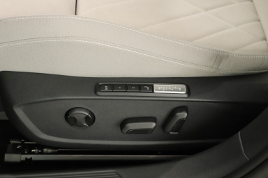 Volkswagen Golf - 2024