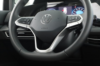 Volkswagen Golf - 2024