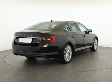 Škoda Superb - 2023