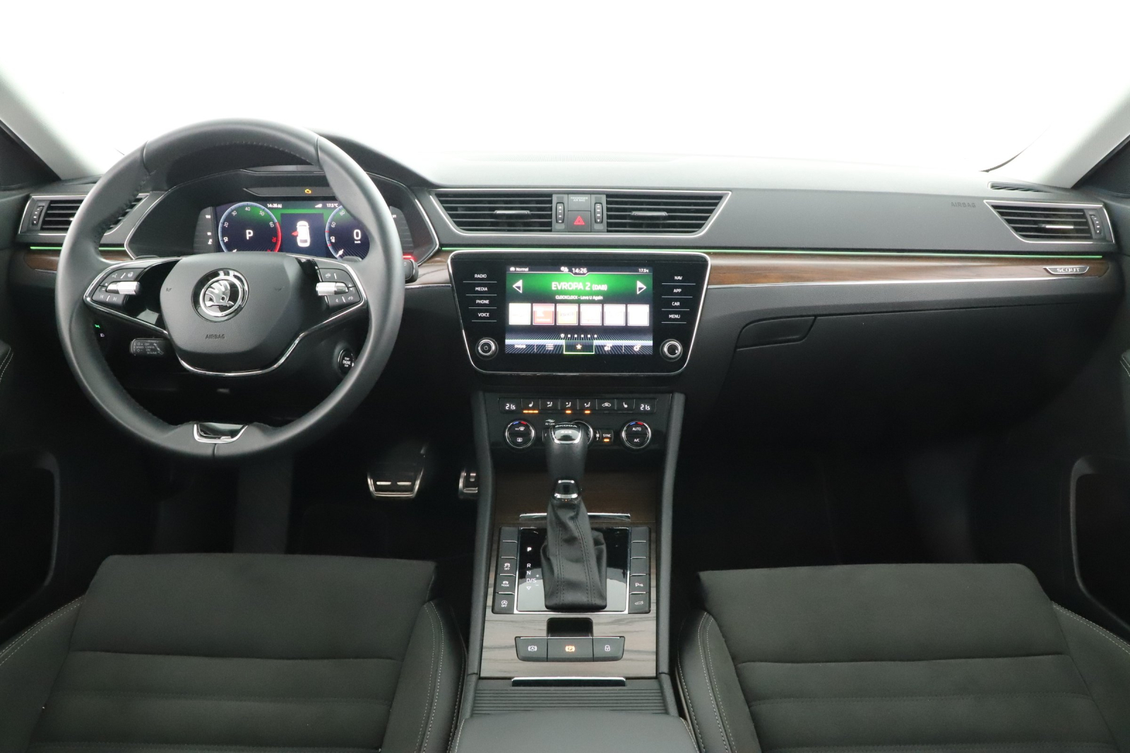 Škoda Superb - 2023