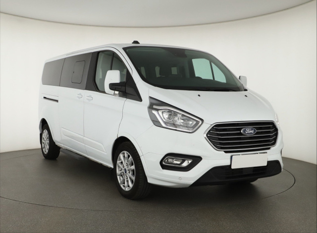 Ford Tourneo Custom 2023