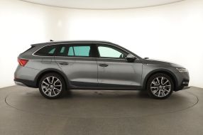 Škoda Octavia Scout - 2023