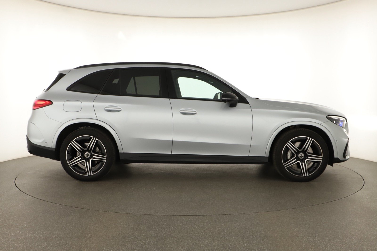 Mercedes-Benz GLC - 2023