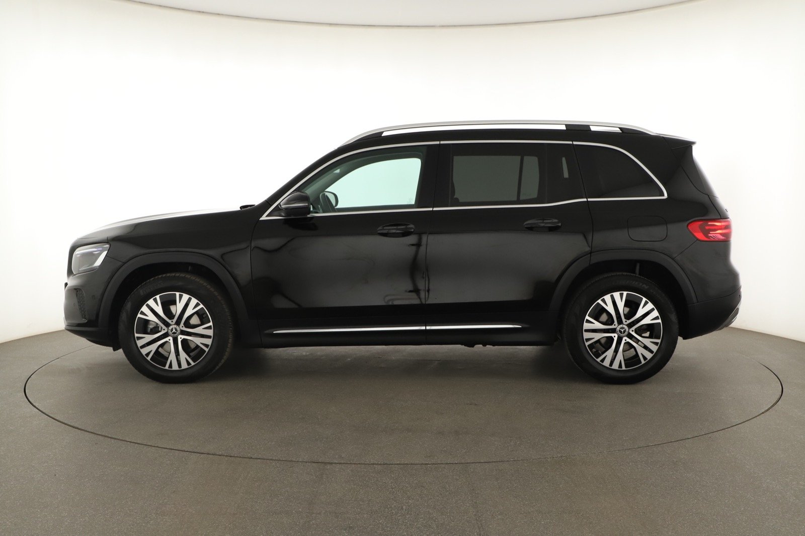 Mercedes-Benz GLB - 2024