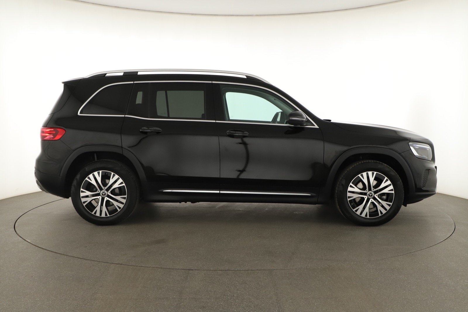 Mercedes-Benz GLB - 2024