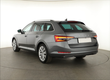 Škoda Superb - 2024