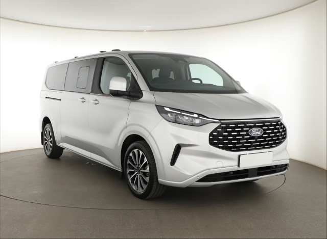 Ford Tourneo Custom 2025
