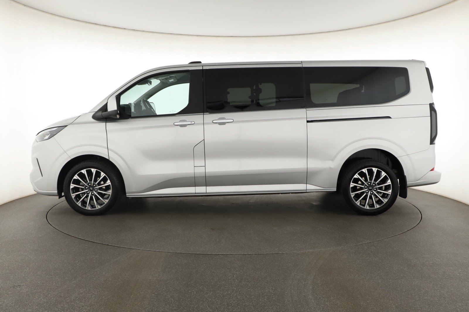 Ford Tourneo Custom - 2025