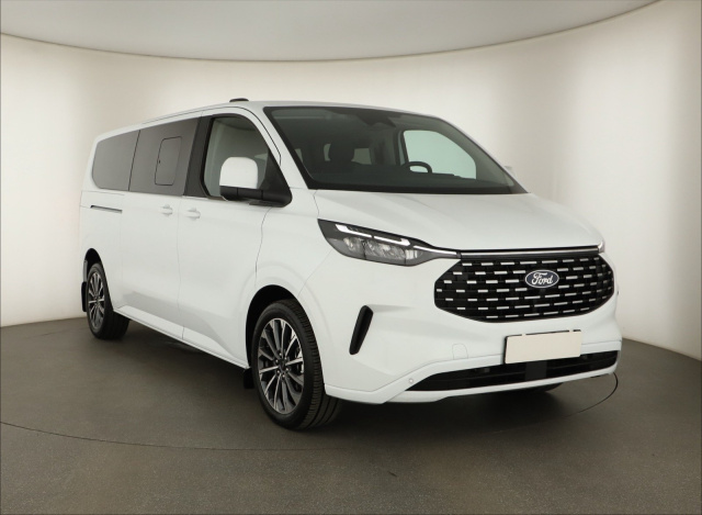 Ford Tourneo Custom 2025