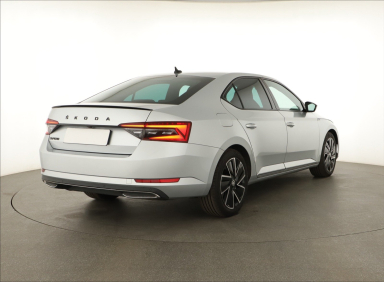 Škoda Superb - 2024