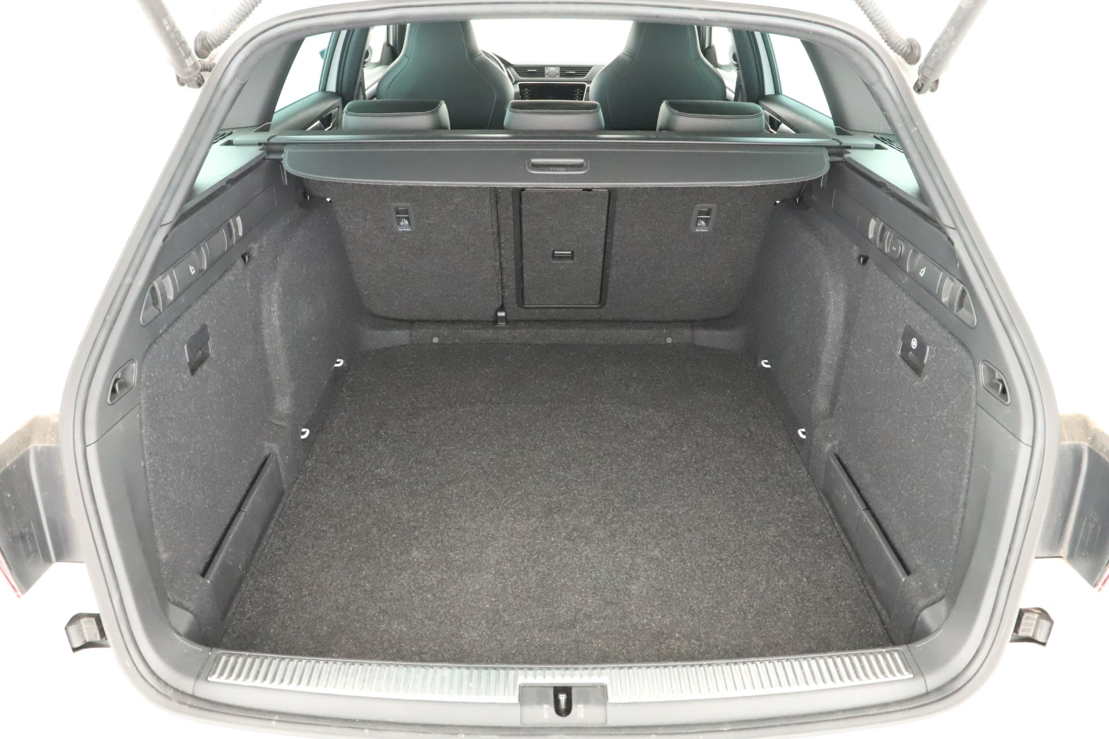 Škoda Superb - 2024