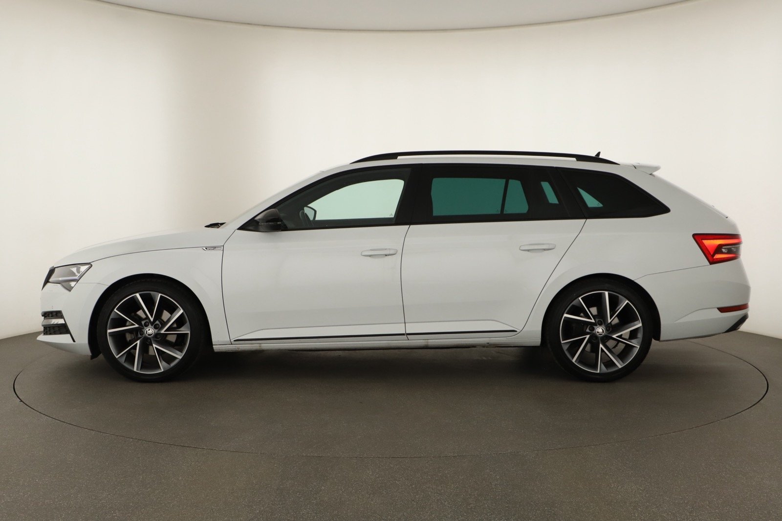 Škoda Superb - 2024