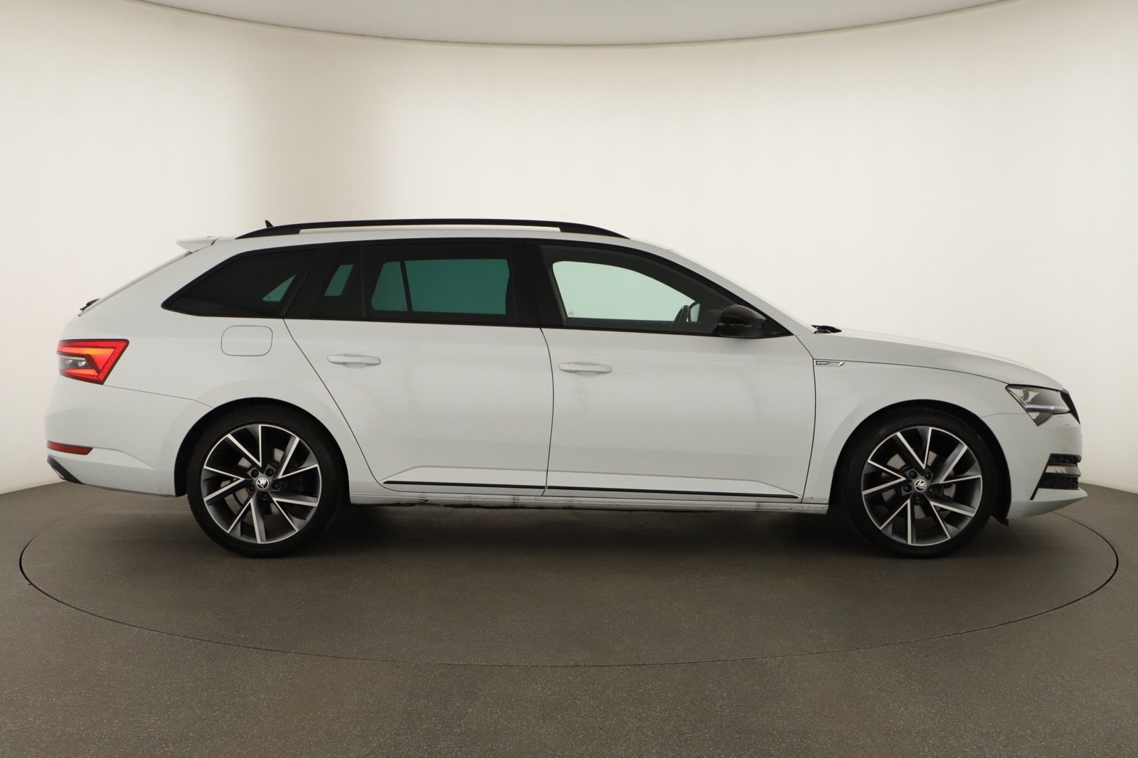 Škoda Superb - 2024