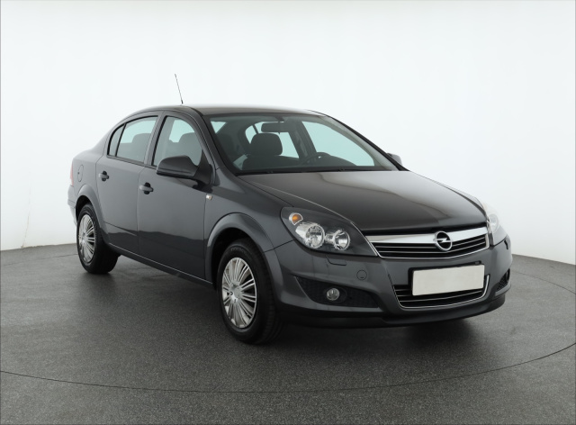 Opel Astra 2011