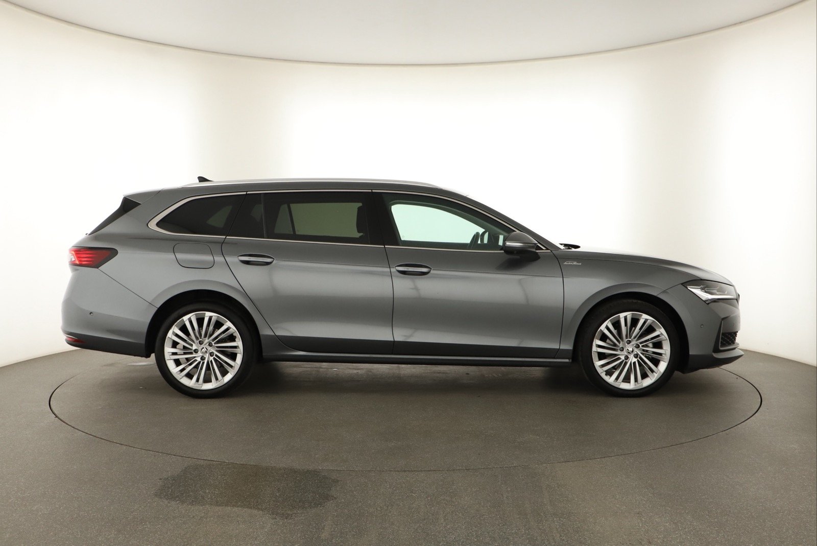 Škoda Superb - 2024