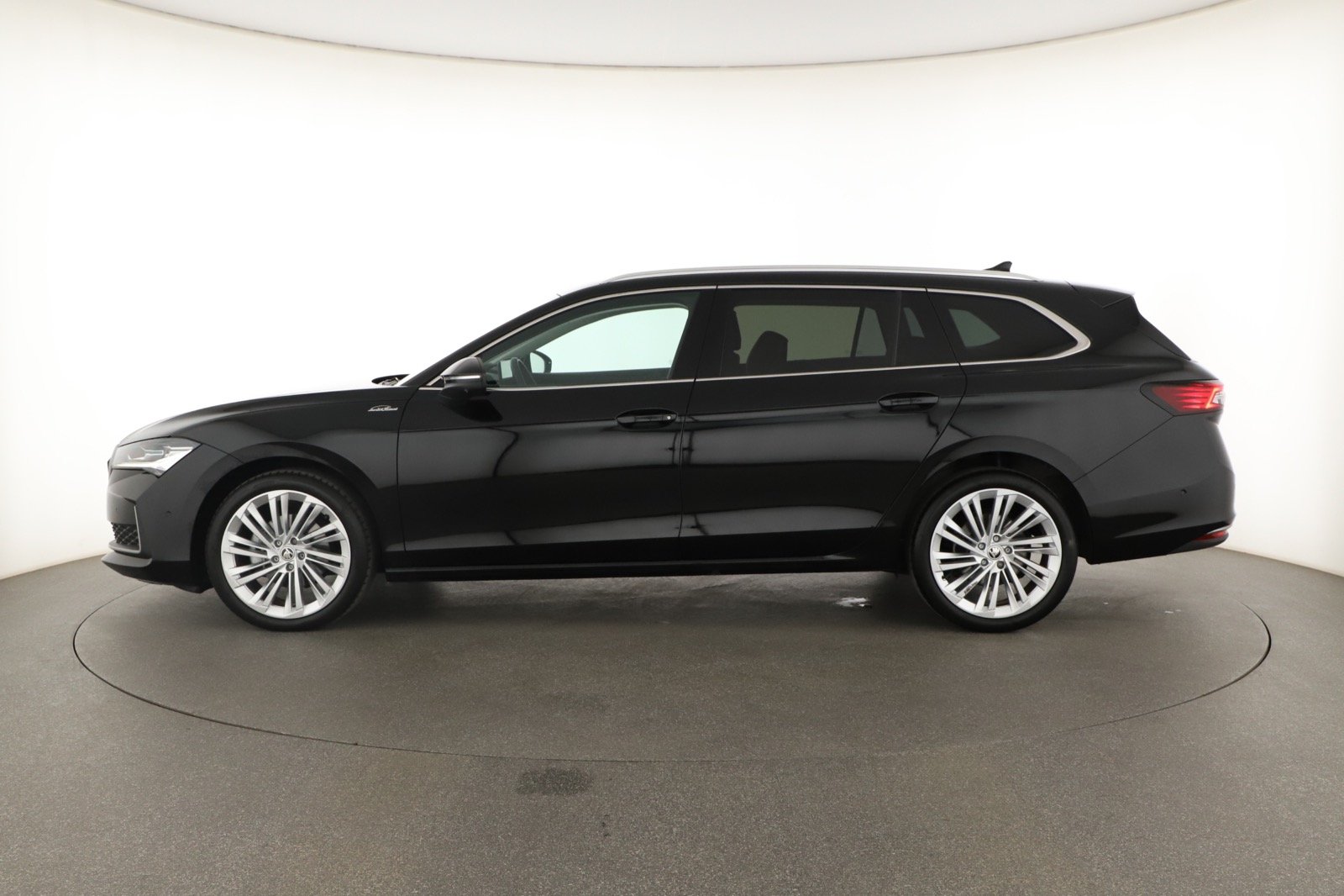 Škoda Superb - 2024