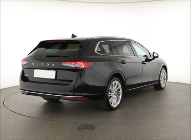 Škoda Superb - 2024
