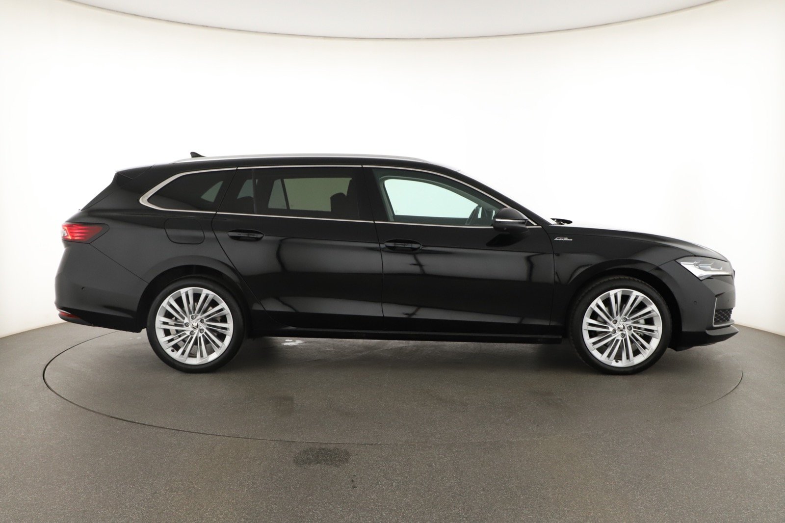 Škoda Superb - 2024