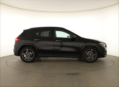 Mercedes-Benz GLA - 2024