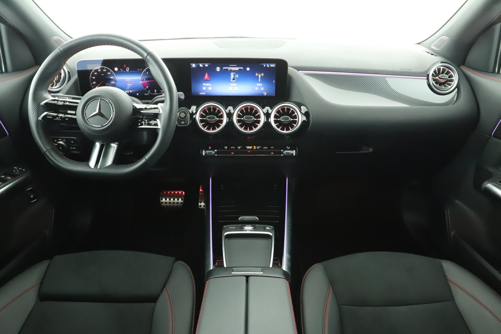 Mercedes-Benz GLA - 2024