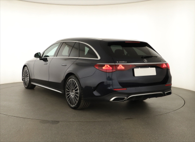 Mercedes-Benz E - 2024