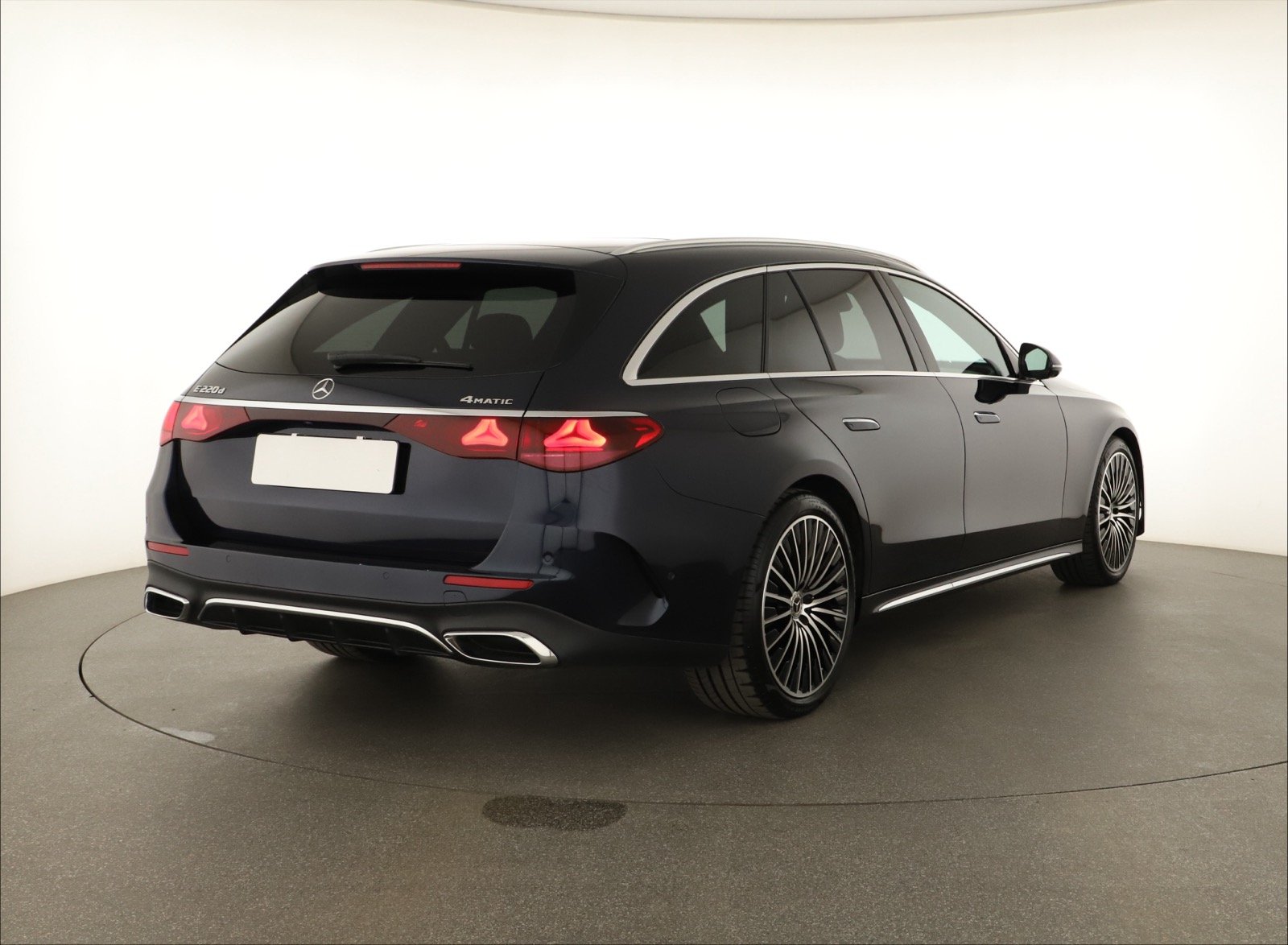 Mercedes-Benz E - 2024