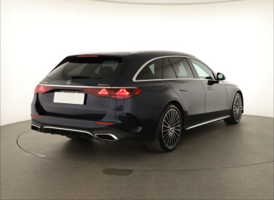 Mercedes-Benz E - 2024