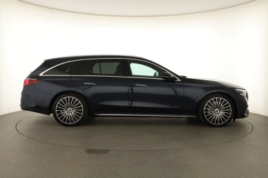 Mercedes-Benz E - 2024