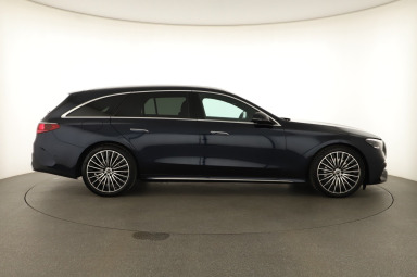 Mercedes-Benz E - 2024