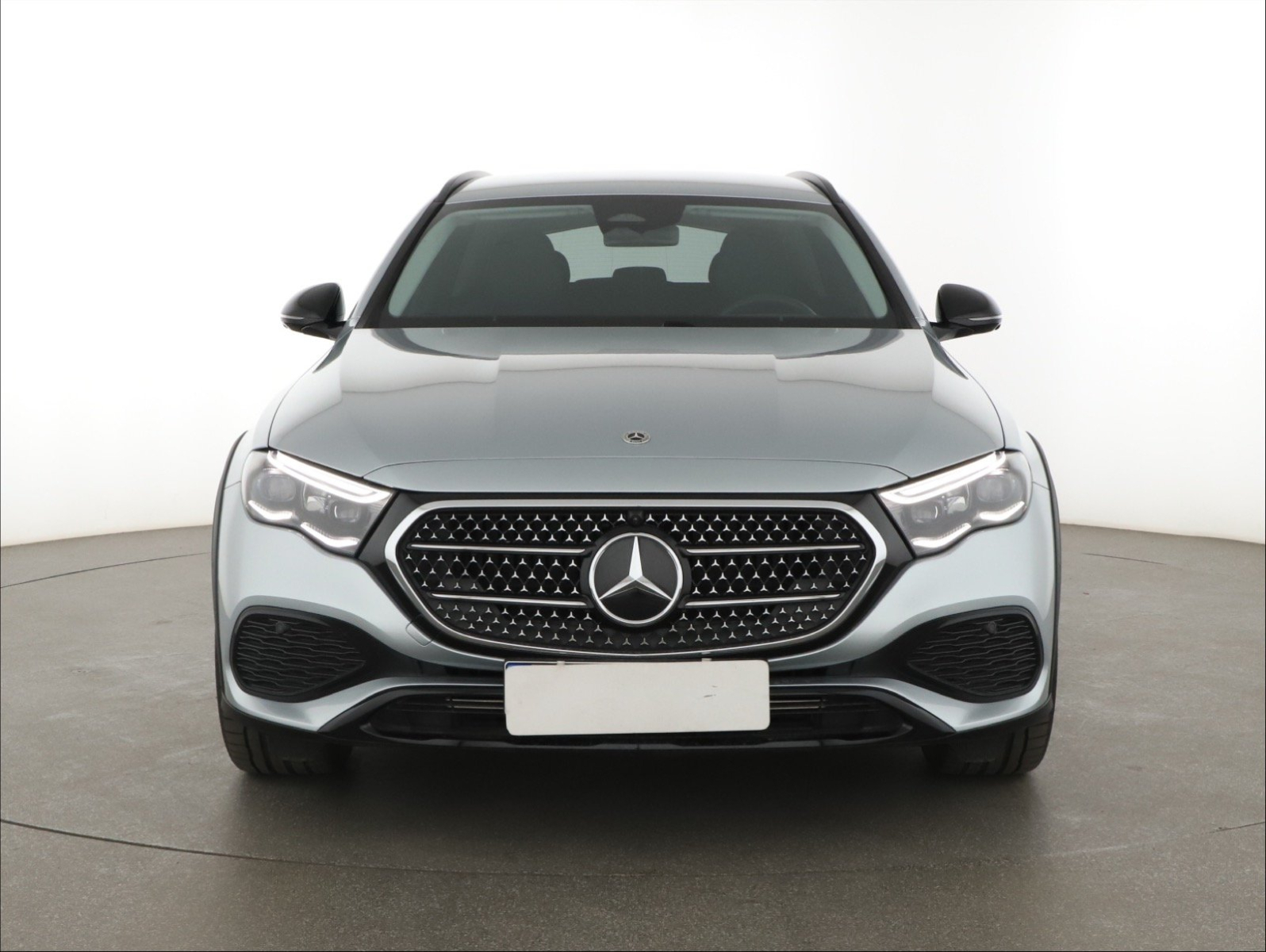 Mercedes-Benz E - 2024