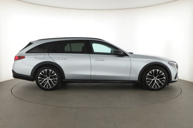 Mercedes-Benz E - 2024
