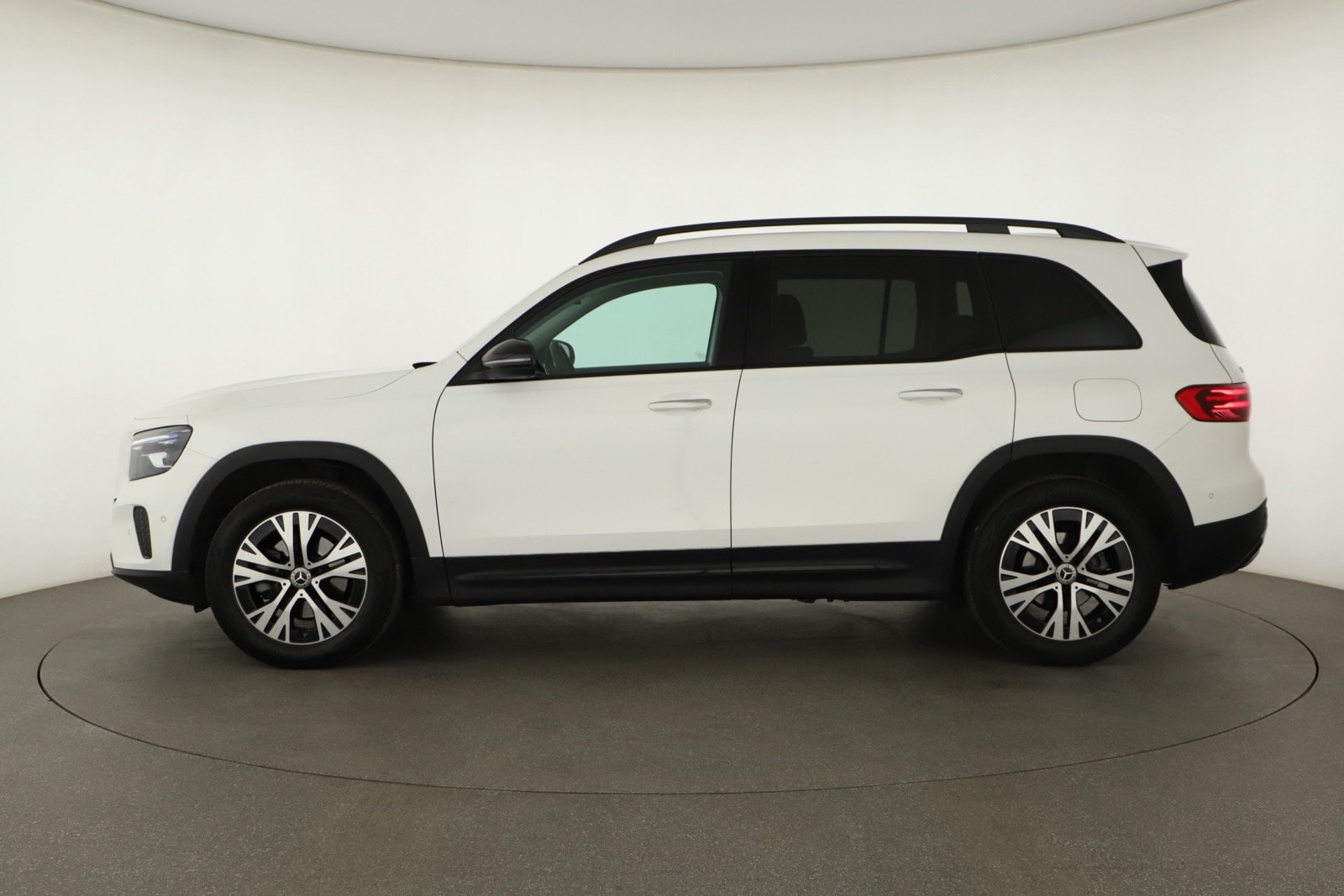 Mercedes-Benz GLB - 2024