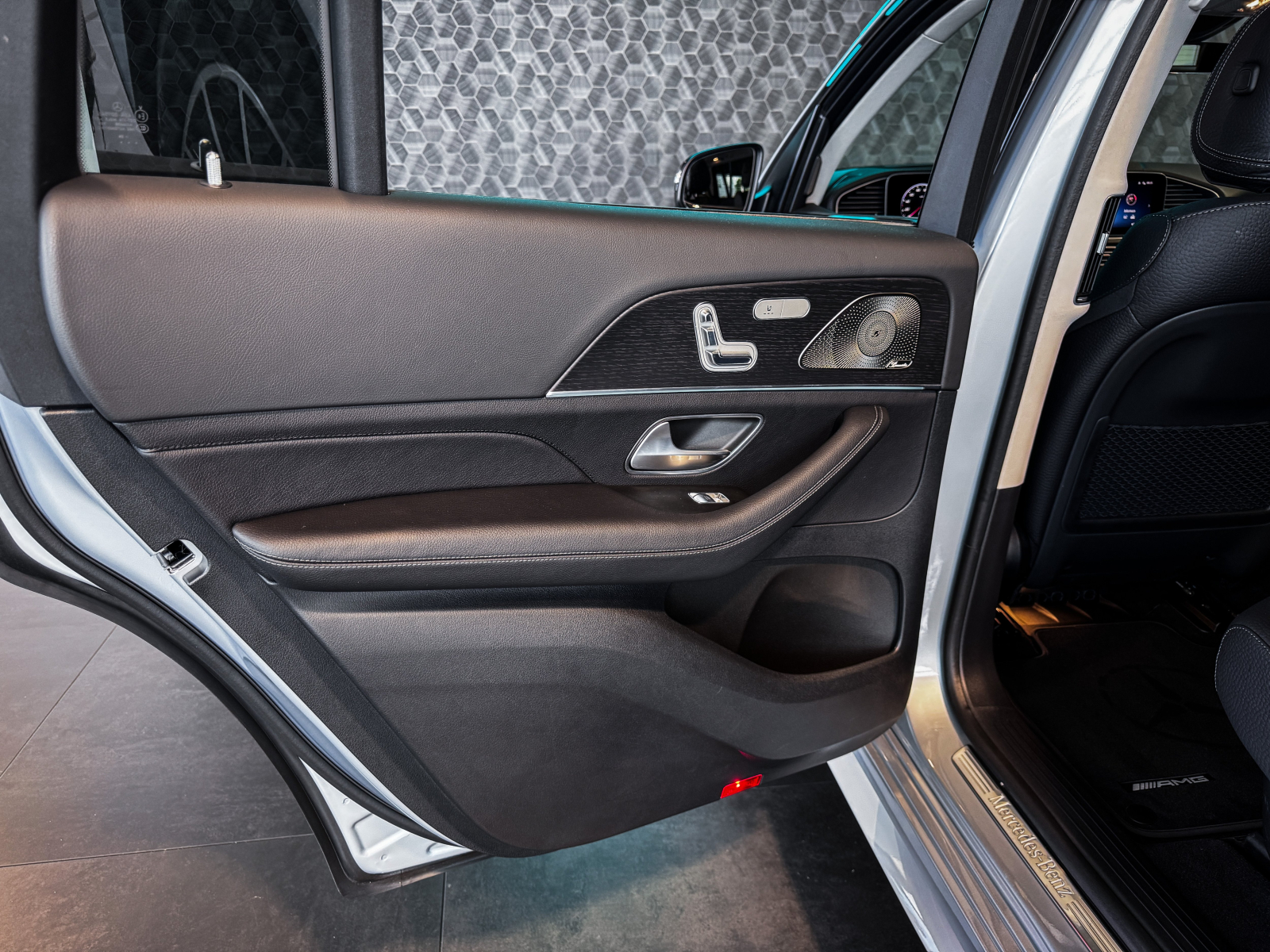 Mercedes-Benz GLS - 2024