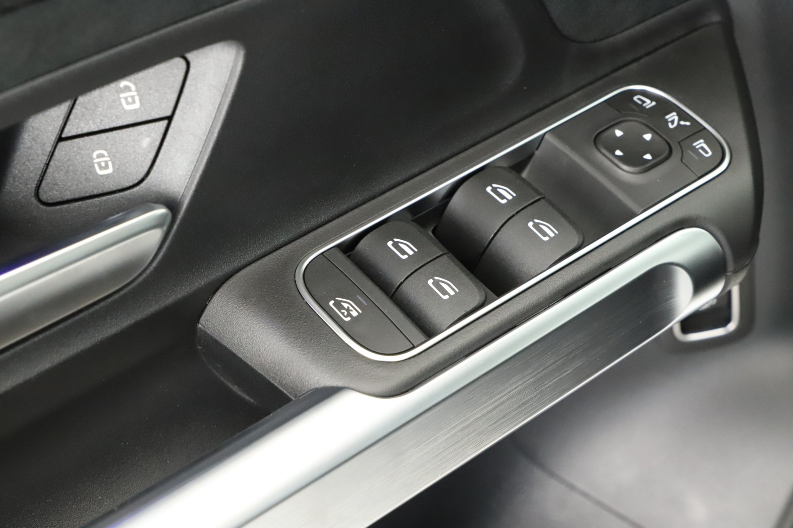 Mercedes-Benz GLB - 2024