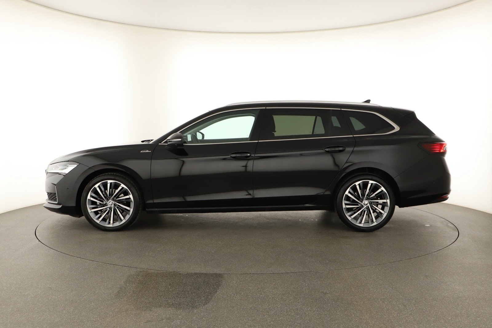 Škoda Superb - 2024