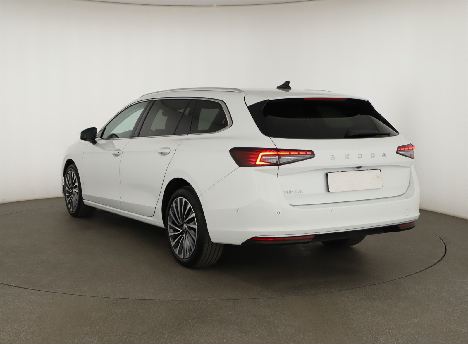 Škoda Superb - 2025