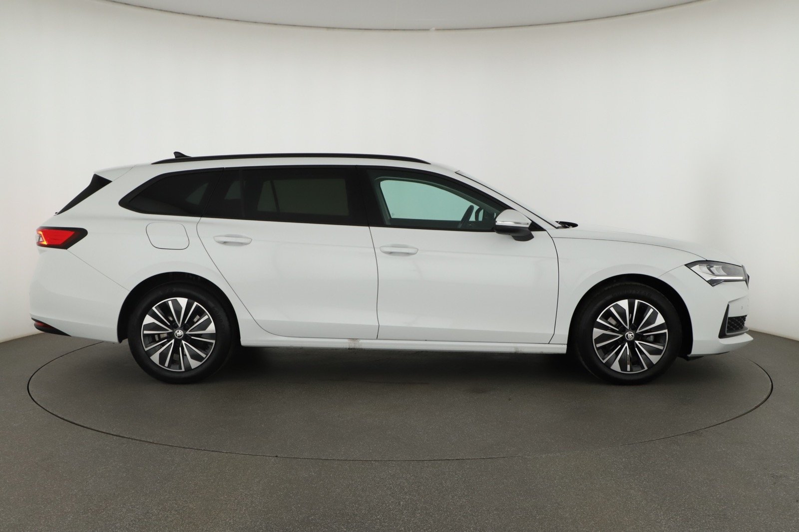Škoda Superb - 2024