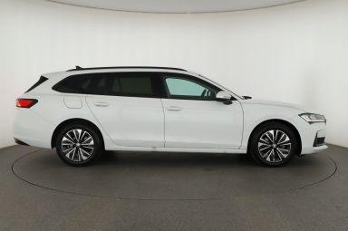 Škoda Superb - 2024