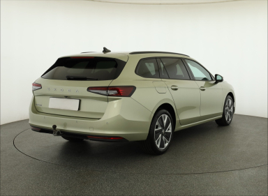 Škoda Superb - 2024