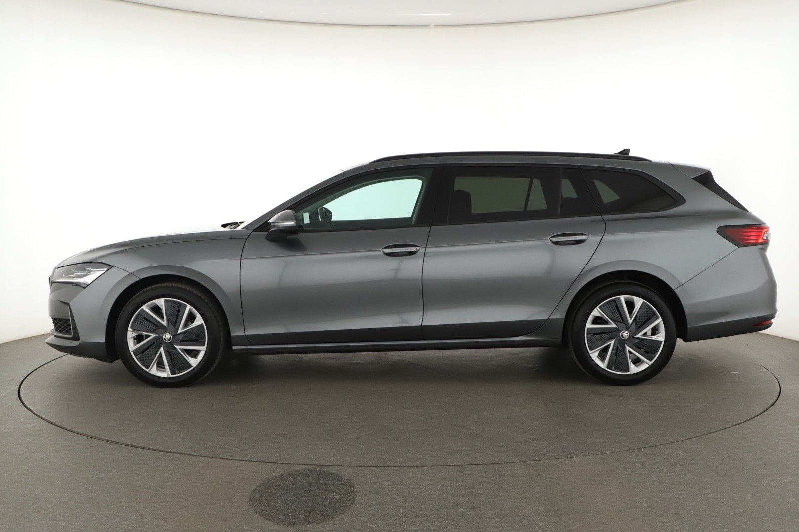 Škoda Superb - 2024