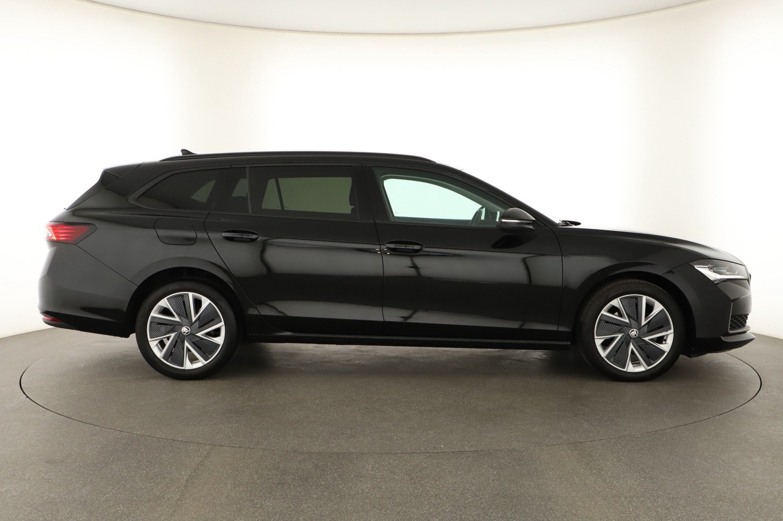 Škoda Superb - 2024